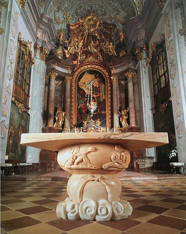 Wander Bertoni, Volksaltar Stiftskirche Herzogenburg, 1995, Marmor